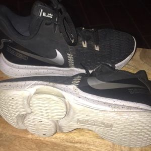 Nike LeBraun Basketball Shoes men’s size 10